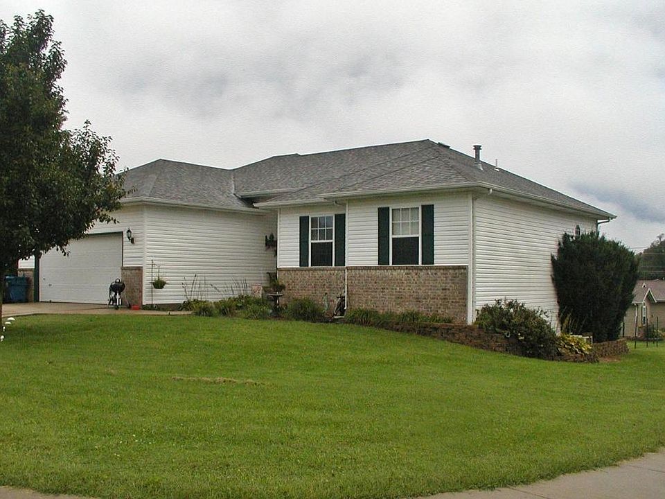 1st image of 705 S Daniel Ln