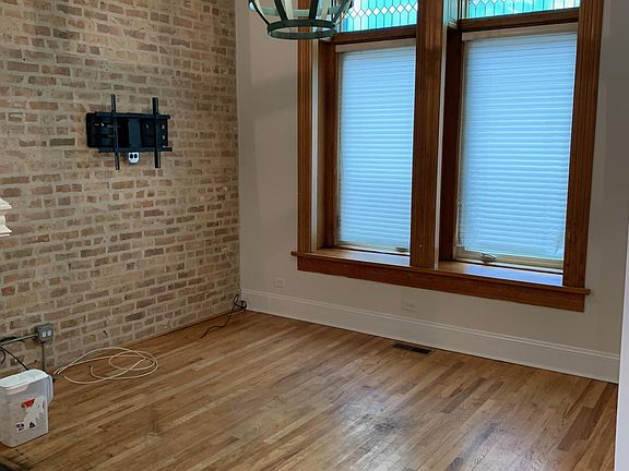 3rd image of 1542 N Wood St APT 1
