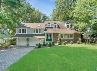 46 Country Club Rd, Tenafly, NJ 07670