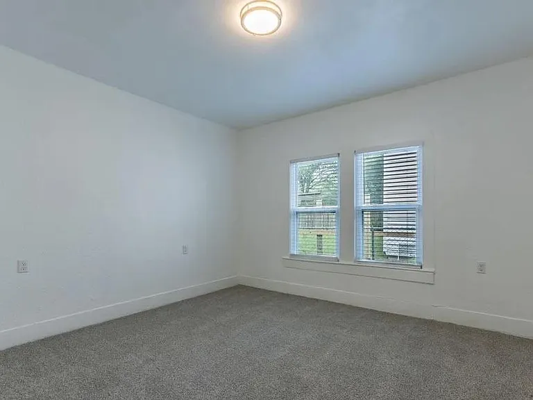 2329 Connor Ave — Photo 11