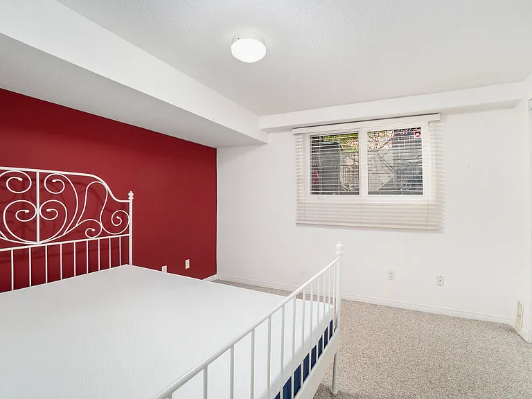 249 Clarence St — Photo 8