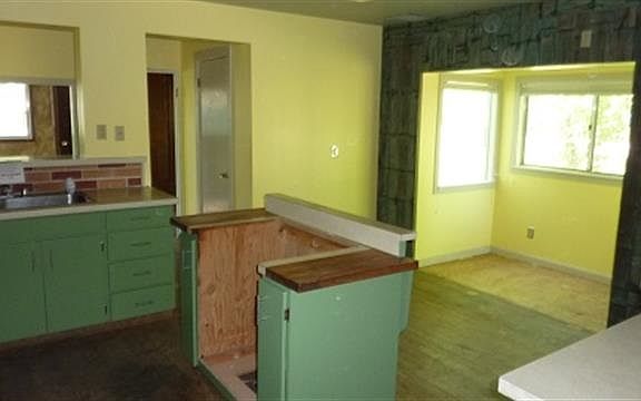 2nd image of 305 Willow Ave W