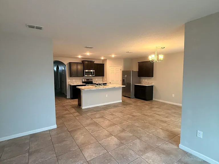 619 SW Post Ter — Photo 4