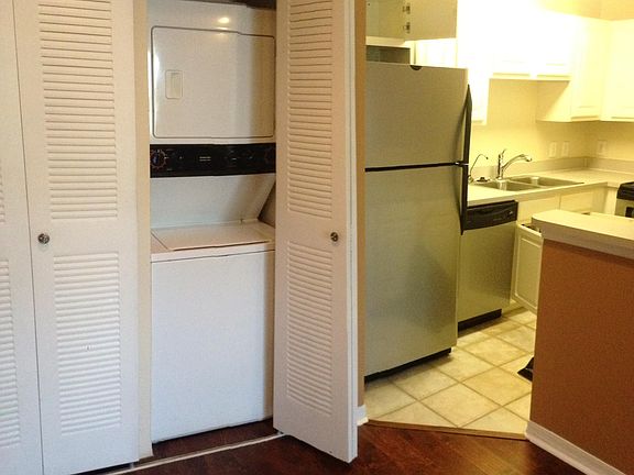 5th image of 13700 N Richmond Park Dr #906