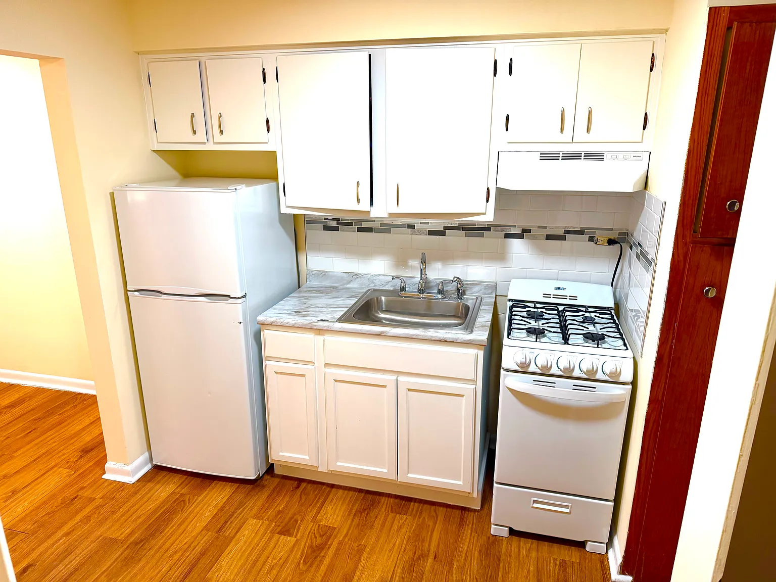 1 bed, 565 sqft, $1,350 — Photo 4