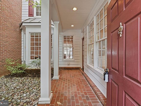 2nd image of 306 Oak Knoll Ter