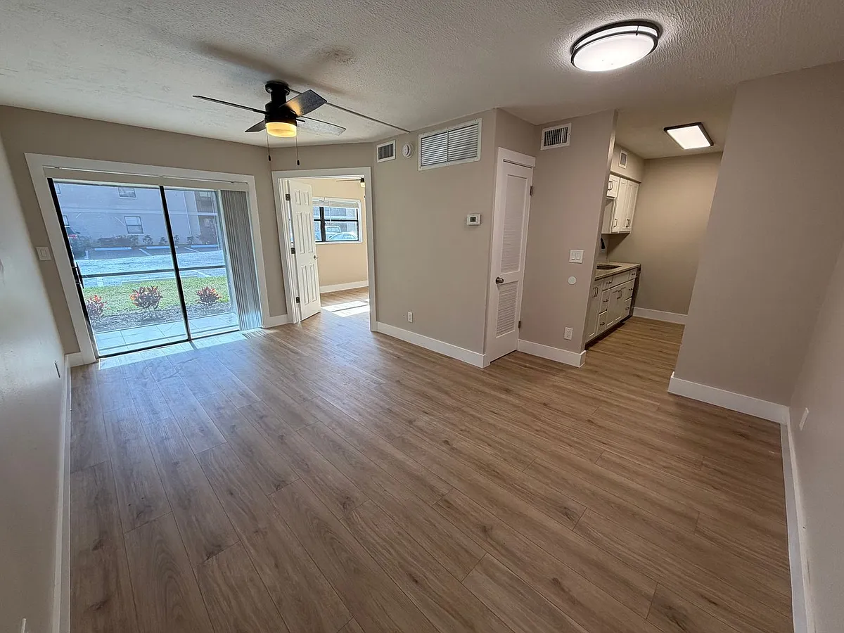 Building Photo - 5315 Summerlin Rd #1505