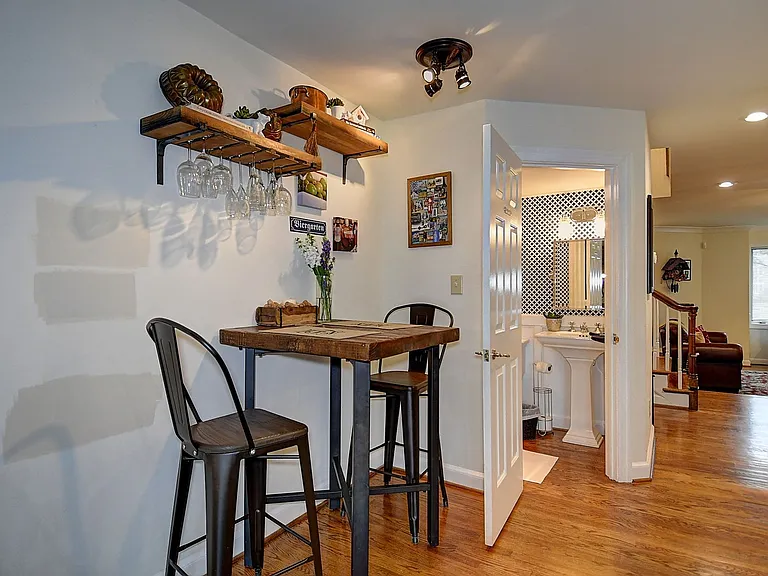 1301 Llewellyn Ave — Photo 9