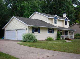 350 Van Caster Dr, Green Bay, WI 54311