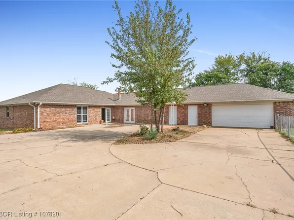 213 Azure Hills Dr, Van Buren, AR 72956