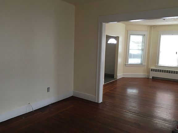 2nd image of 229-231 Baker St #1