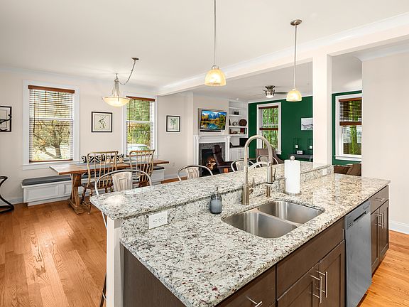 Beautiful Open Concept Living Area!