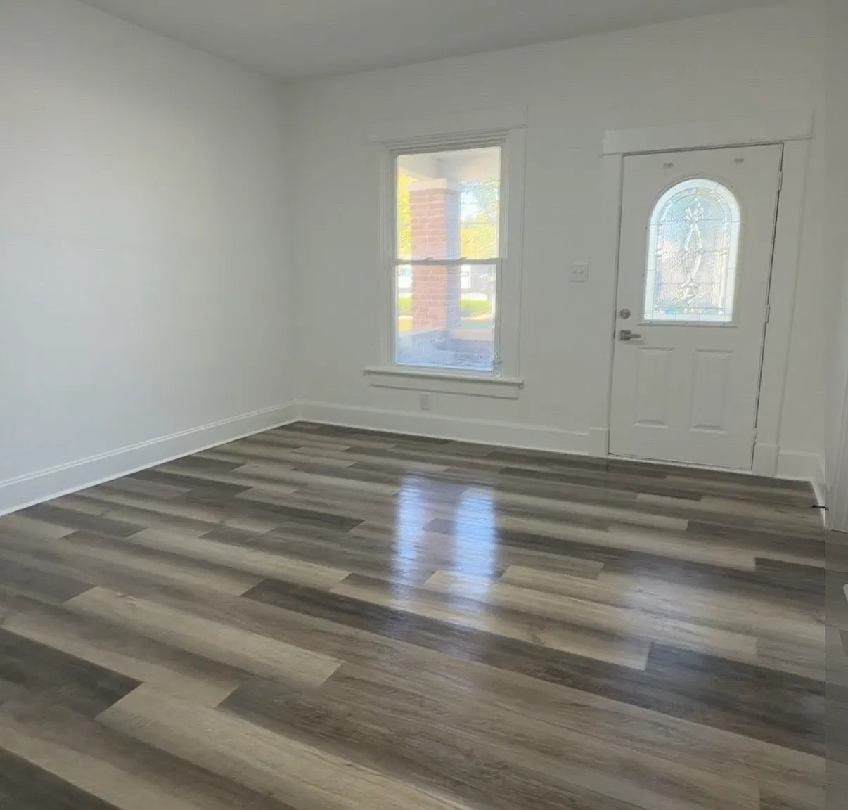 4 bed, 2500 sqft, $2,200 — Photo 2
