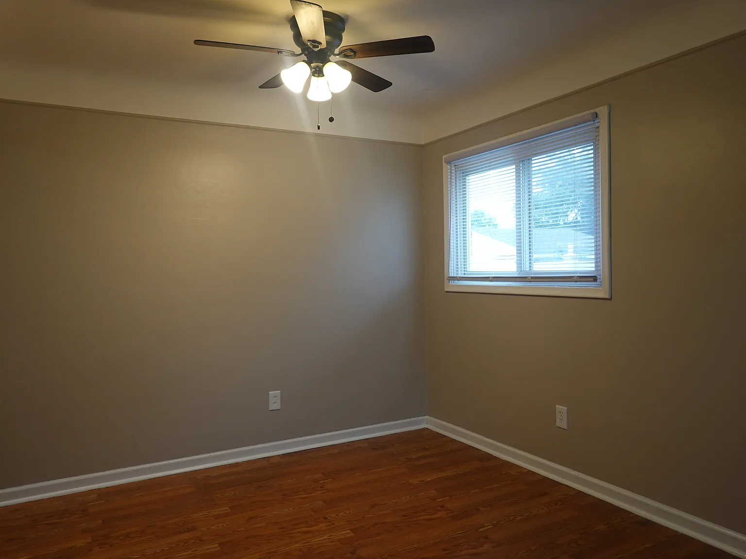 3 bed, 985 sqft, $1,700 — Photo 4