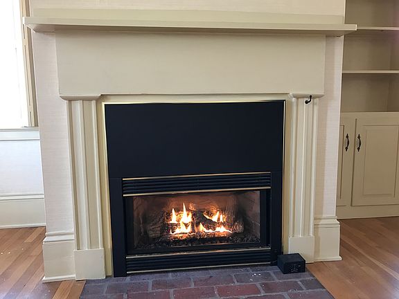 Gas fireplace