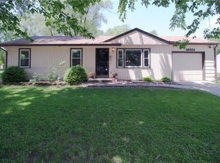 10424 Oakland Ave, Kansas City, MO 64134