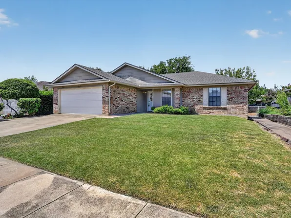 7717 Dove Ct, Watauga, TX 76148