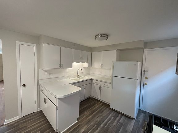3rd image of 2806 N Rutherford Ave #2N