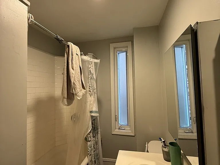 2311 N Greenview Ave #1F — Photo 6
