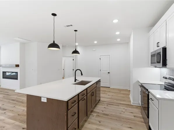 5 Kirkdouglas Ln, Bella Vista, AR 72715