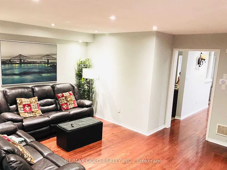 10 Palleschi Dr #UPPER — Photo 3