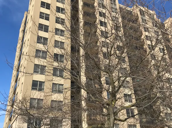 4 Elsinore Path #602, Toronto, ON M8V 4G7