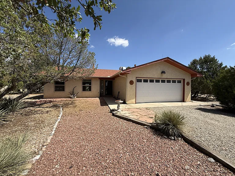 1 Autumnwood Ct — Photo 1