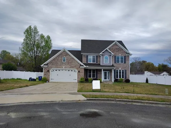 102 Palm Dr, Jacksonville, NC 28546