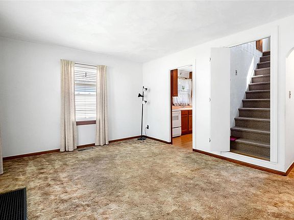 5th image of 106 E Emily St