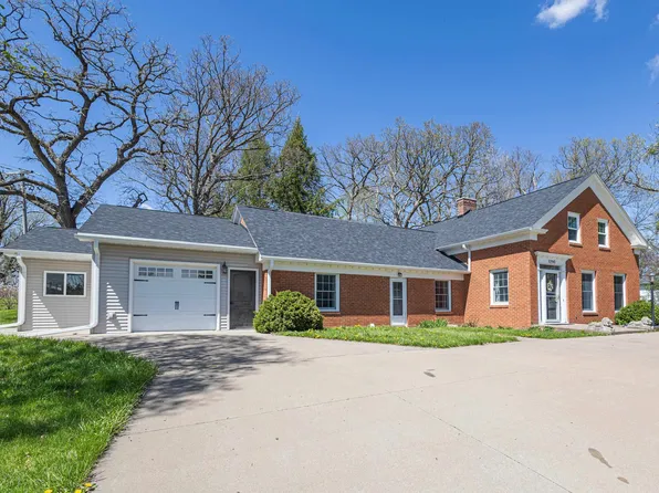 1290 Perry Dr, Platteville, WI 53818