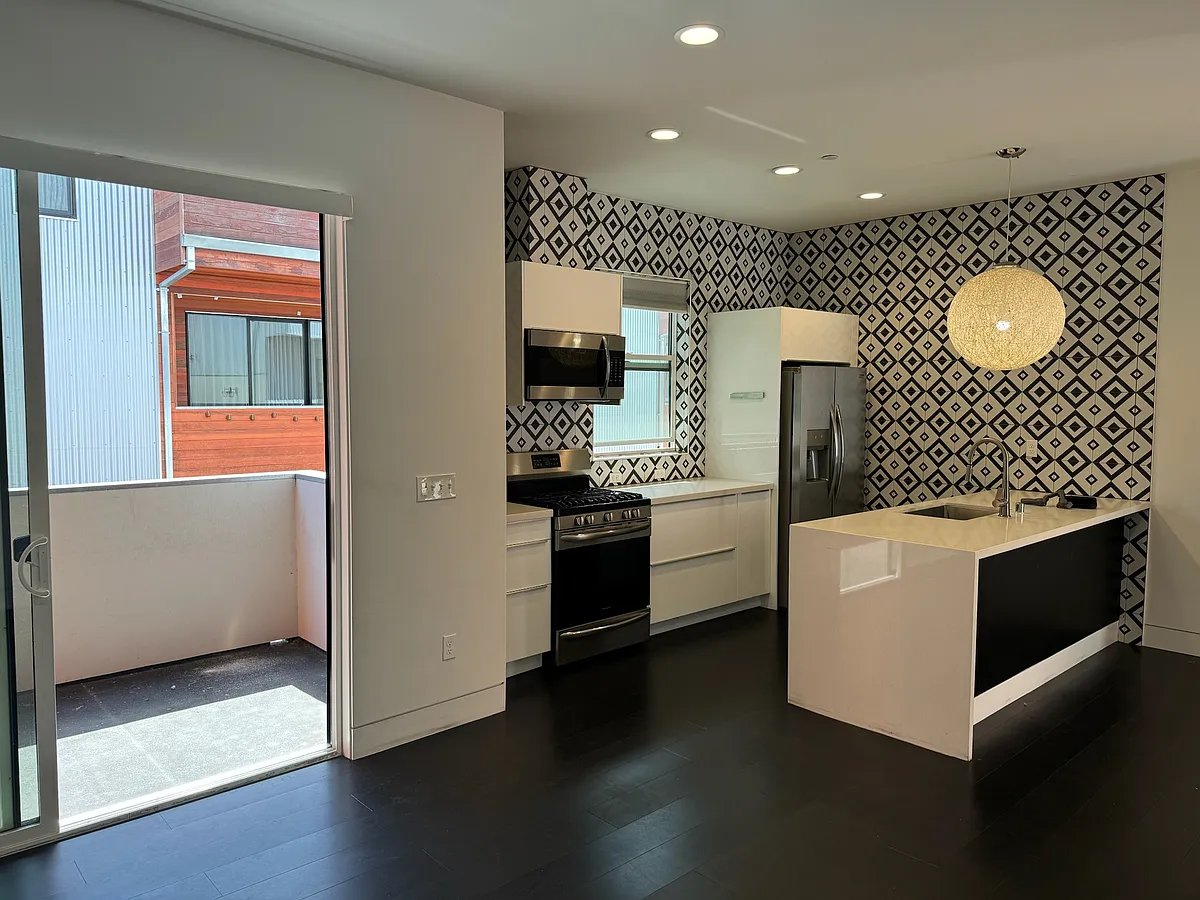 Building Photo - 5306 San Pablo Ave #B