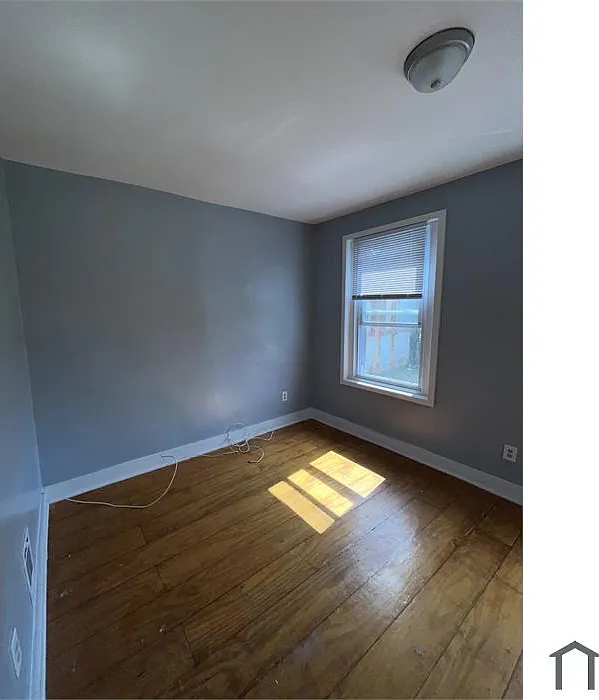 3 bed, 1.5 bath, 808 sqft, $1,700 — Photo 2