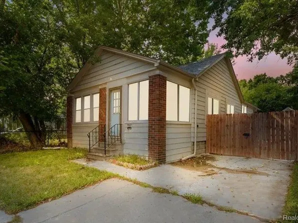 7567 Toepfer Rd, Warren, MI 48091