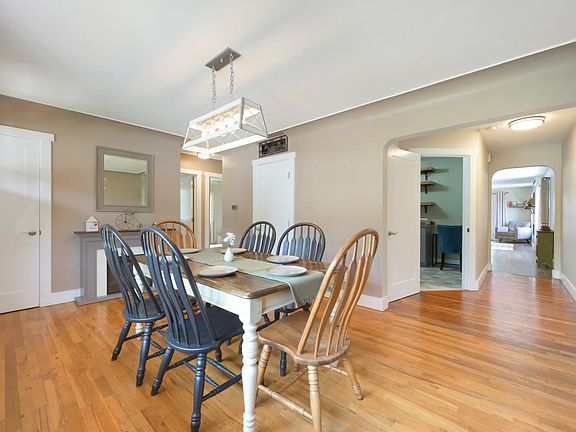 5th image of 905 E Aspen Ave
