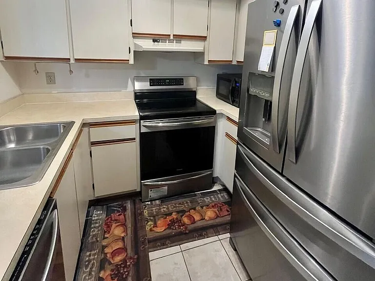 1537 SE Royal Green Cir #E-204 — Photo 5