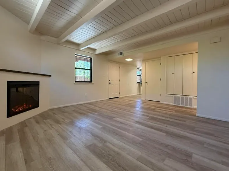 2 bed, 850 sqft, $2,200 — Photo 3