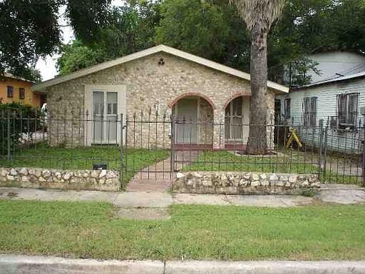 1st image of 811 PASO HONDO ST
