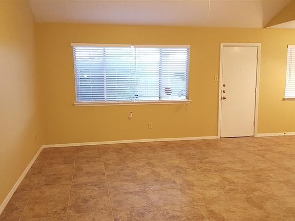 3rd image of 3423 Creek Grove Dr
