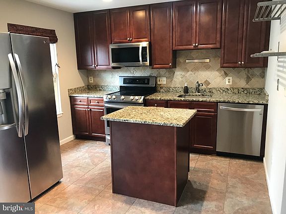 5th image of 954 Barton Oaks Pl