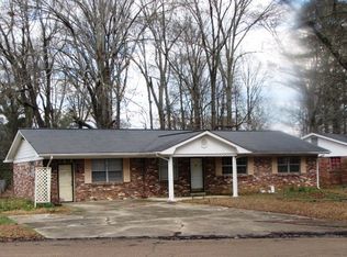 2402 Magnolia Cir, Columbus, MS 39705