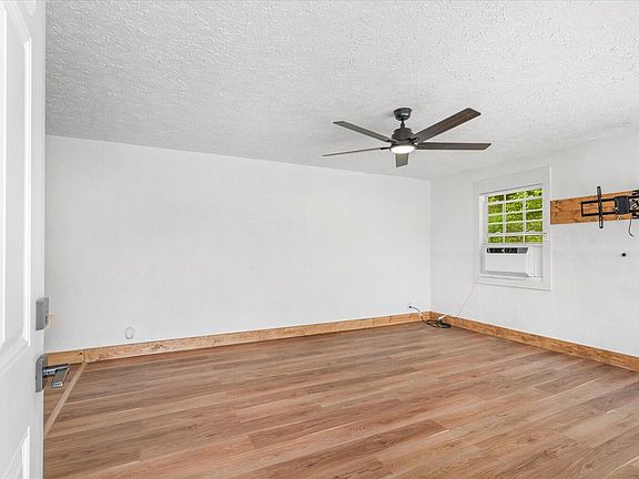 4th image of 171 Keith St
