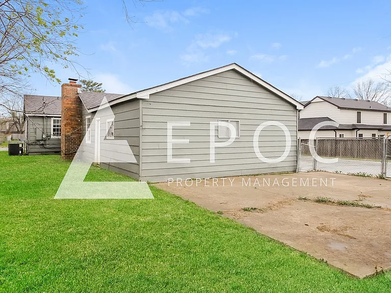 1565 N Elgin Ave — Photo 15