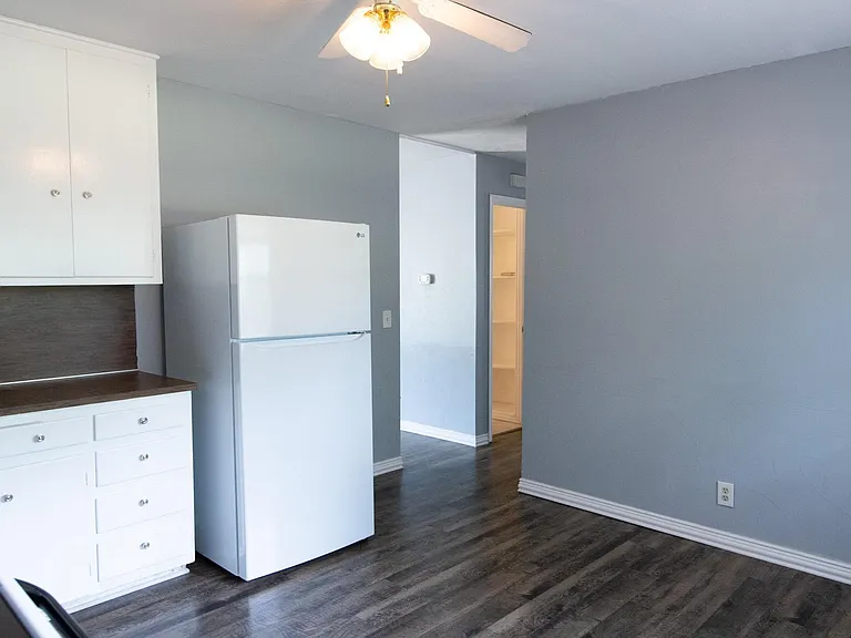 4621 Langford Ln — Photo 9