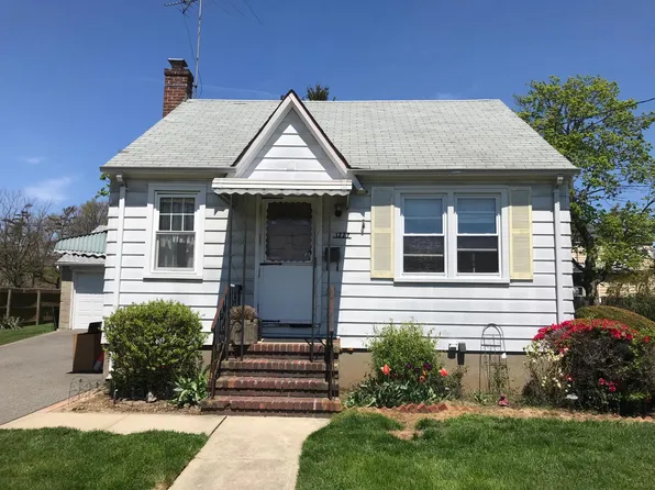 1777 Stone Ave, East Meadow, NY 11554