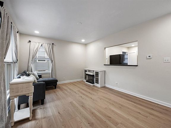2nd image of 735 30th St SE