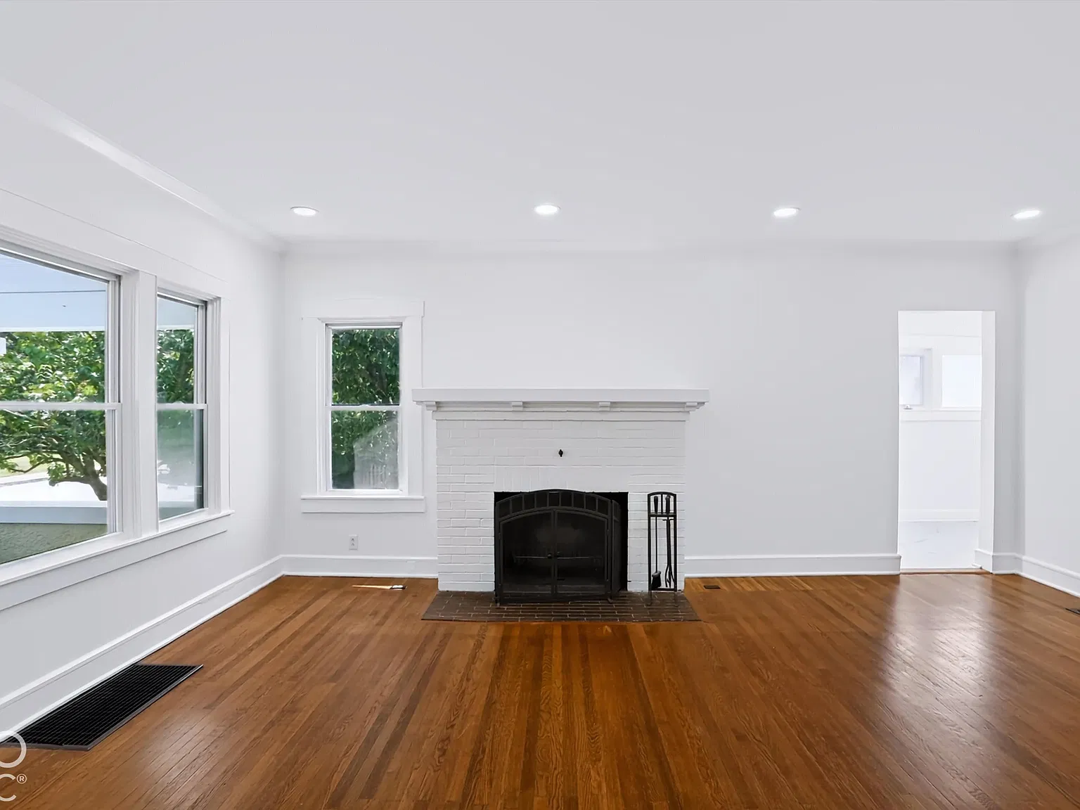 5 bed, 5.0 bath, 3593 sqft, $2,400 — Photo 4