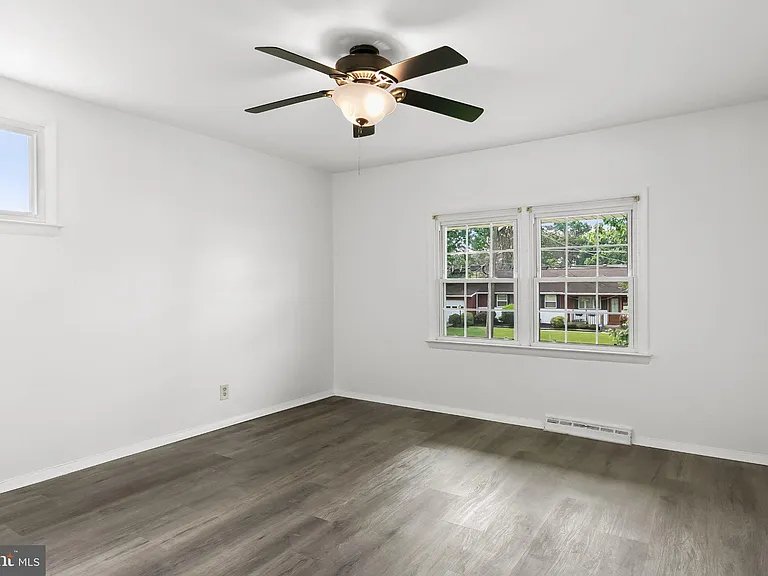 116 Eaton Pl — Photo 17