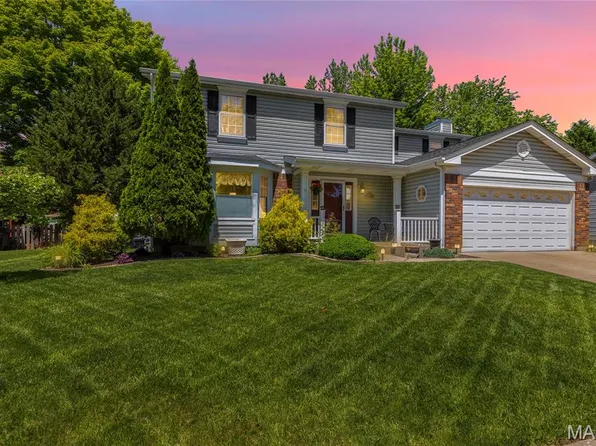 4247 River Oaks Dr, Florissant, MO 63034