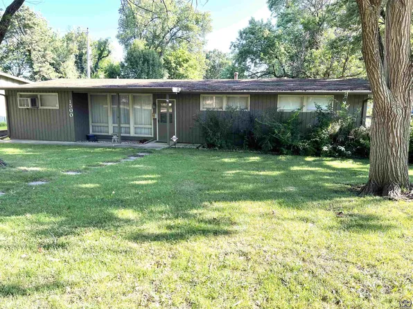 1500 SW Clontarf St, Topeka, KS 66611