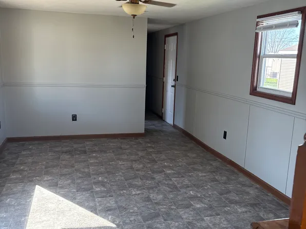 1400 N Elm St, Fairmount, IN 46928